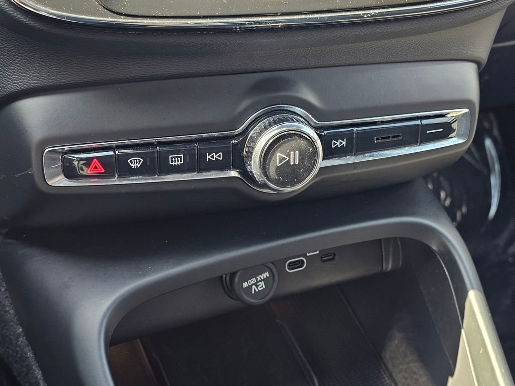 Used 2023 Volvo C40 P8 Recharge Ultimate image 26