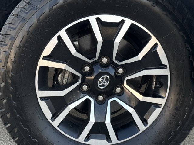 Used 2021 Toyota Tacoma TRD Sport AWD/4WD image 11