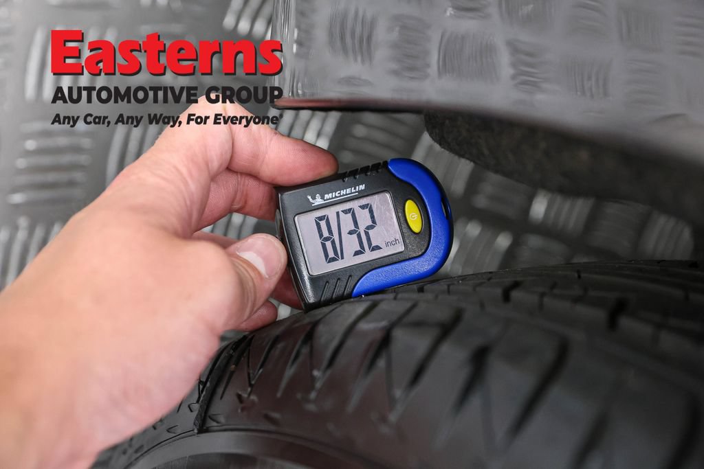 Used 2023 Chrysler Pacifica Touring-L FWD image 30