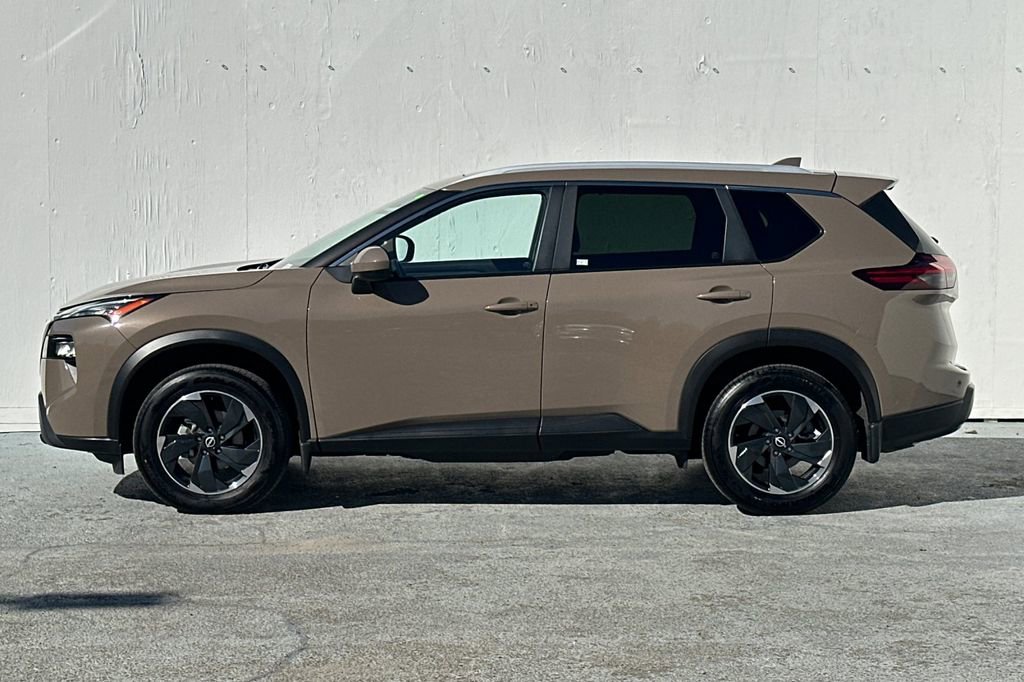 Used 2025 Nissan Rogue SV w/ SV Premium Package image 6