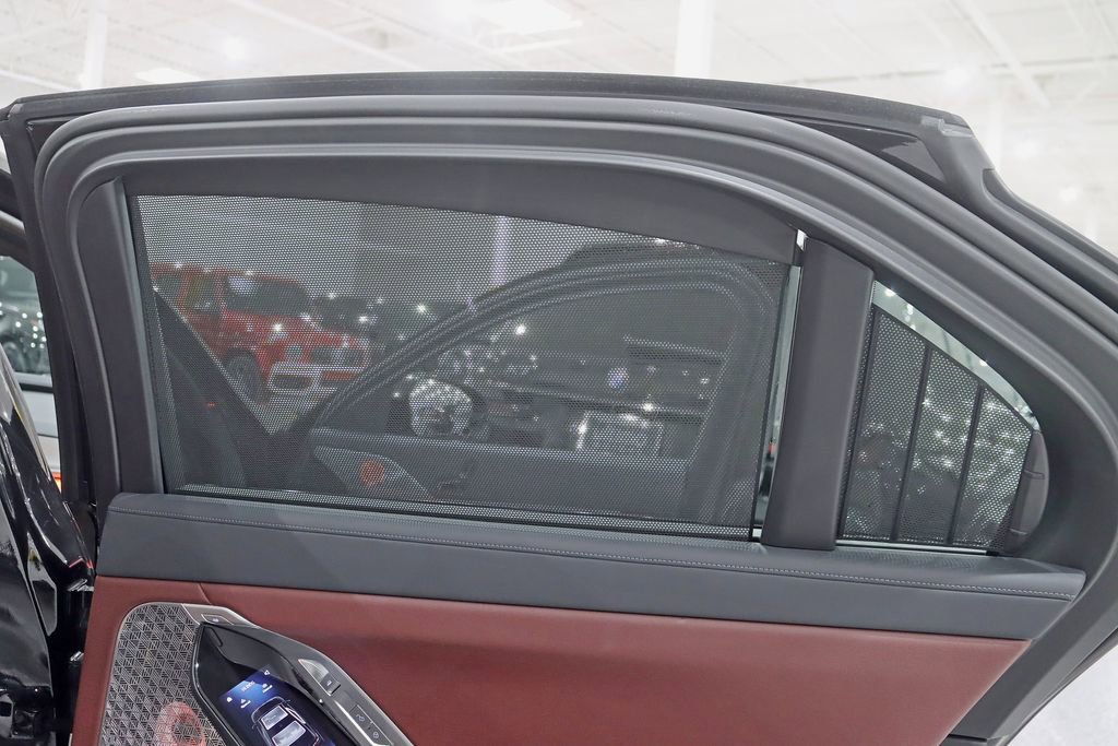 Used 2023 BMW i7 xDrive60 w/ Executive Package 2 image 44