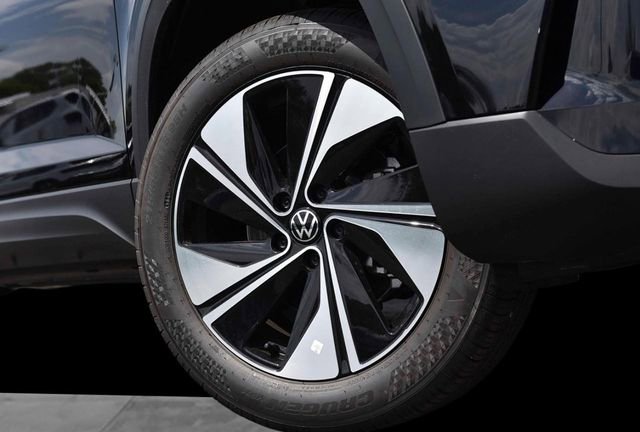 New 2026 Volkswagen Taos SE AWD/4WD image 3