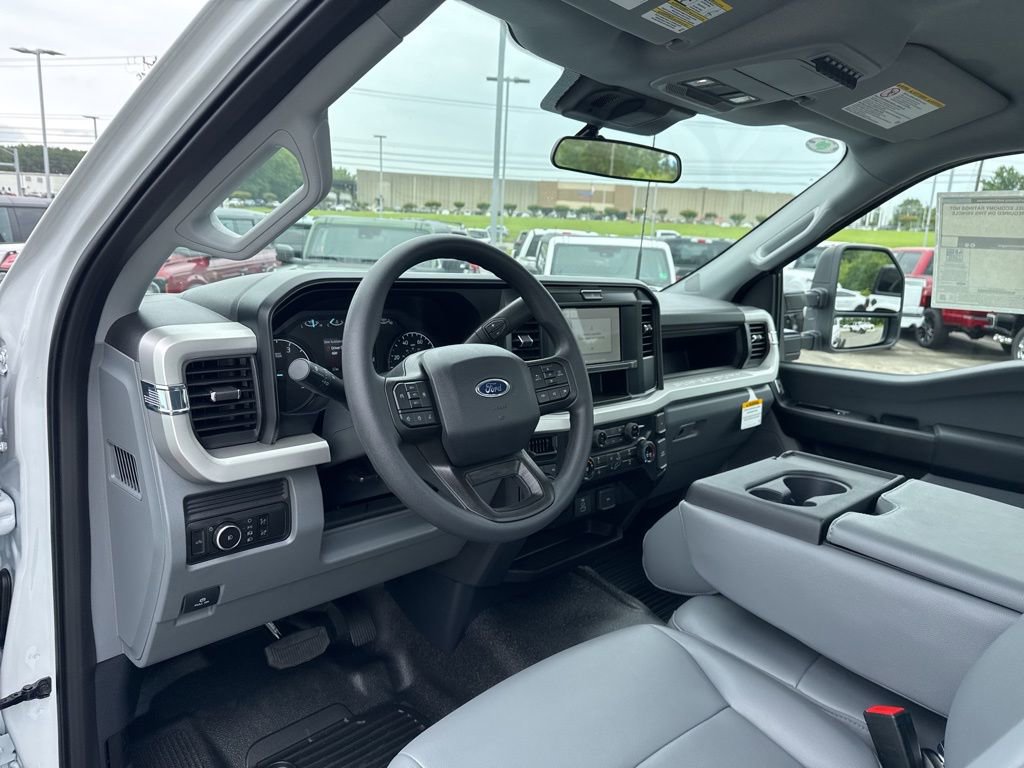 New 2025 Ford F550 4x4 Regular Cab Super Duty image 10