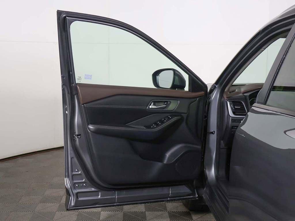 Used 2023 Nissan Rogue SV w/ SV Premium B Package AWD/4WD image 19