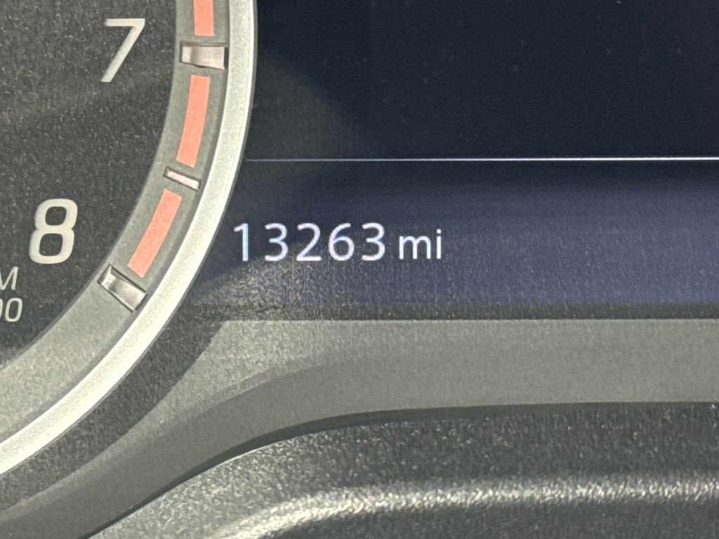 Used 2024 Nissan Titan SV w/ SV Convenience Package image 17