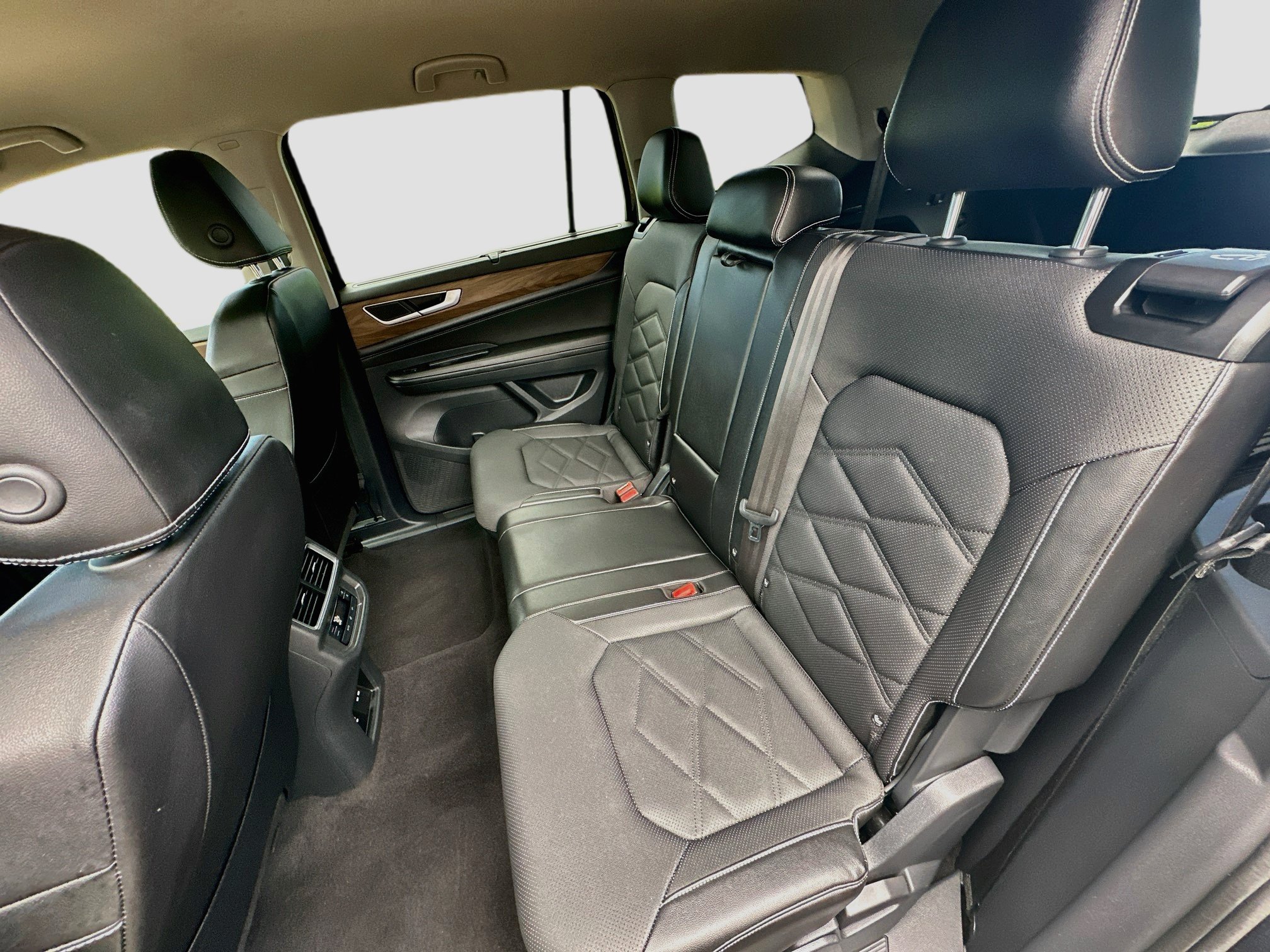 Used 2024 Volkswagen Atlas SE AWD/4WD image 27