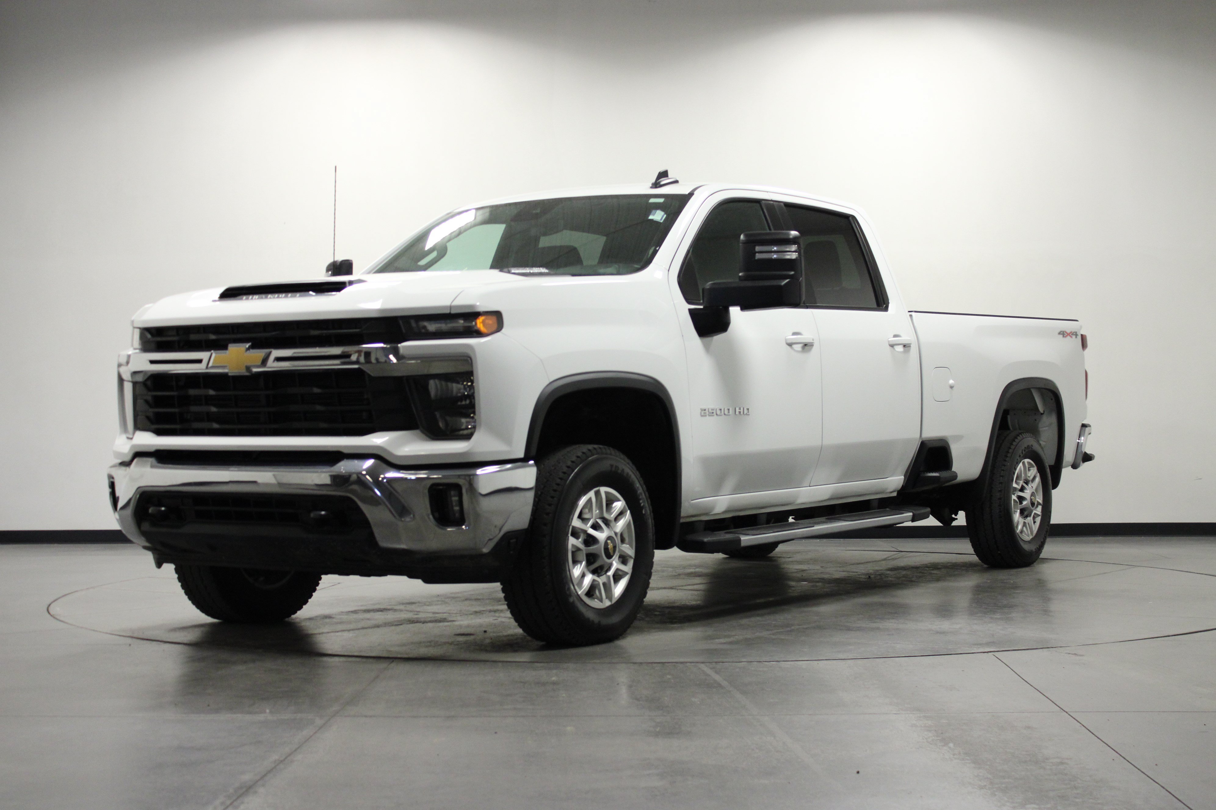 Used 2025 Chevrolet Silverado 2500 LT w/ Convenience Package AWD/4WD image 8