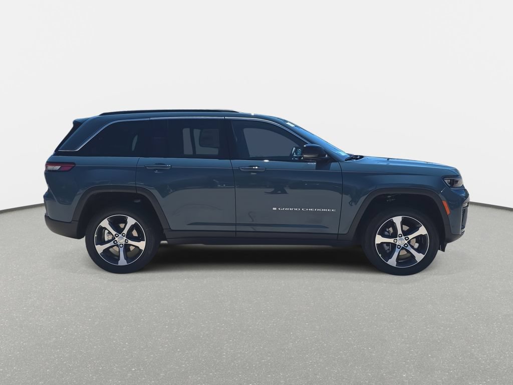 New 2026 Jeep Grand Cherokee Limited w/ Luxury Tech Group II AWD/4WD image 4