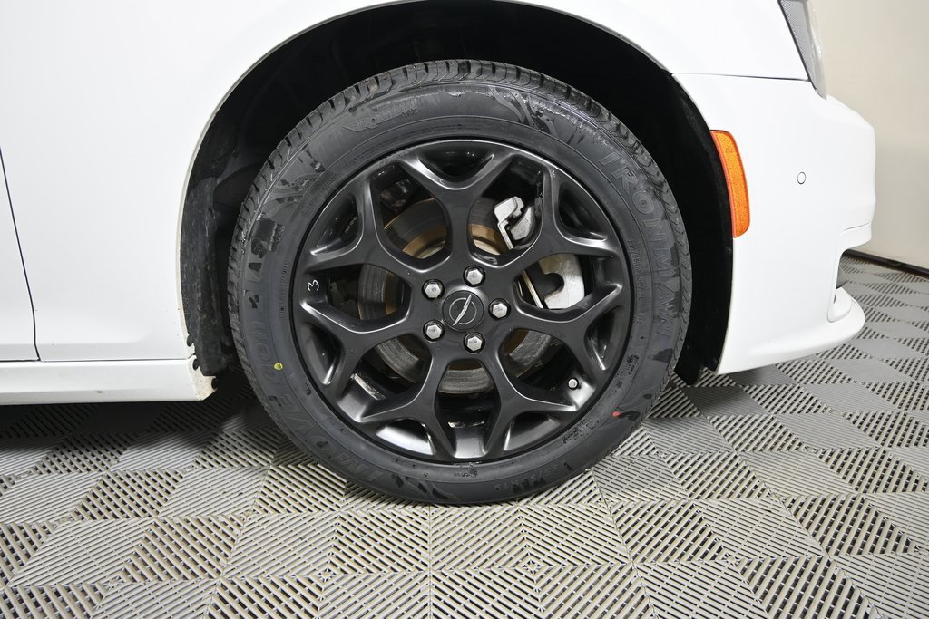 Used 2023 Chrysler 300 Touring L w/ Popular Equipment Group image 11