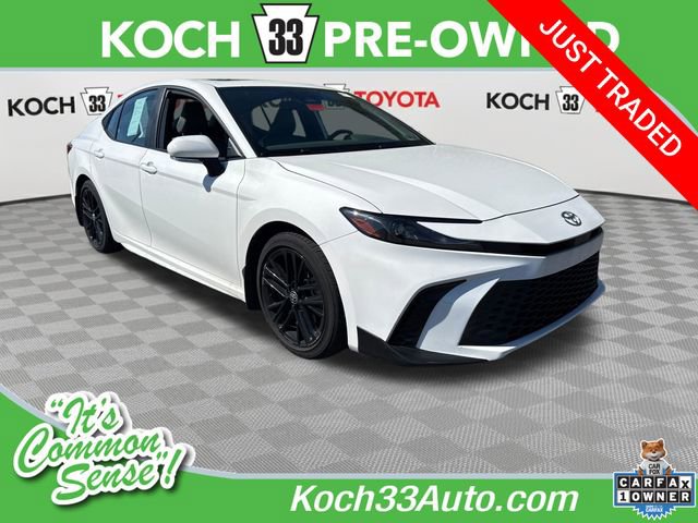 Used 2025 Toyota Camry SE w/ Convenience Package FWD image 1