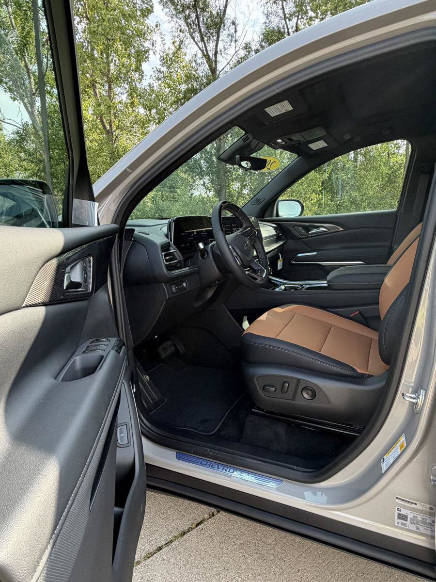 New 2027 Chevrolet Traverse Z71 w/ Enhanced Driving Package AWD/4WD image 2