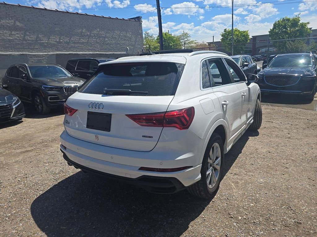 Used 2022 Audi Q3 2.0T Premium w/ Convenience Package AWD/4WD image 2