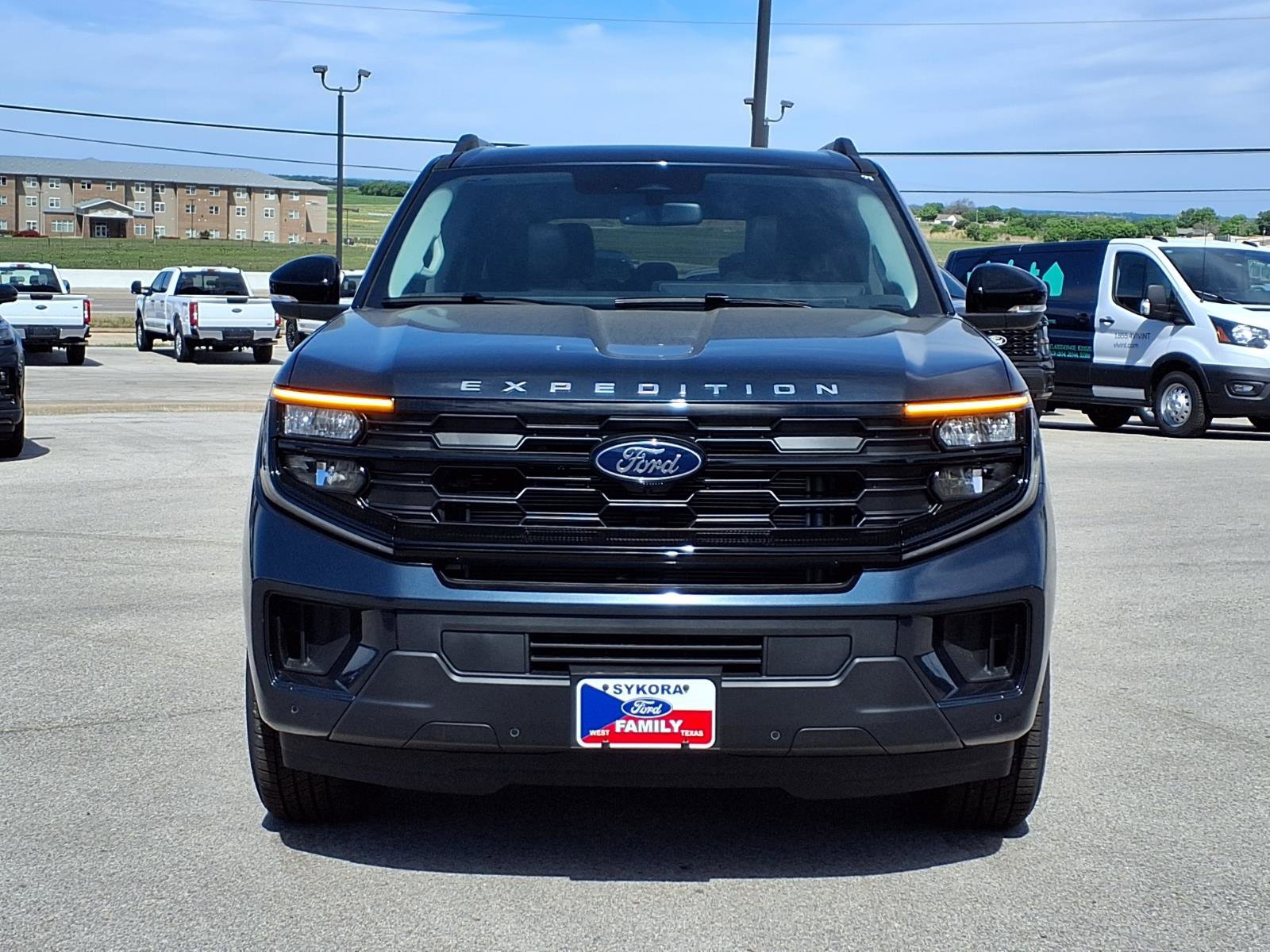 New 2026 Ford Expedition Active image 2