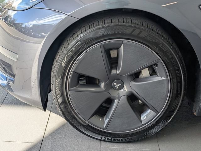 Used 2023 Tesla Model 3 Standard Range image 4