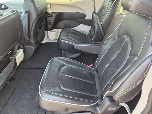 Used 2023 Chrysler Pacifica Limited FWD image 27