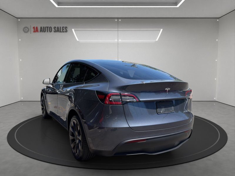 Used 2023 Tesla Model Y Long Range AWD/4WD image 3
