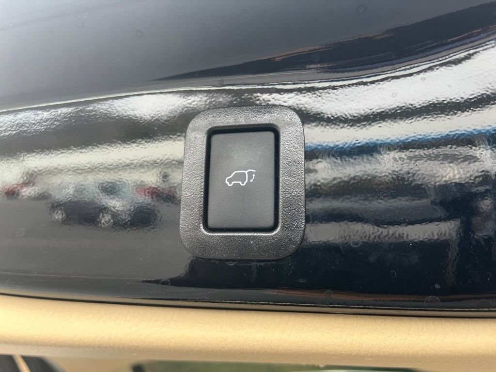 Used 2019 Toyota Highlander AWD V6 image 32