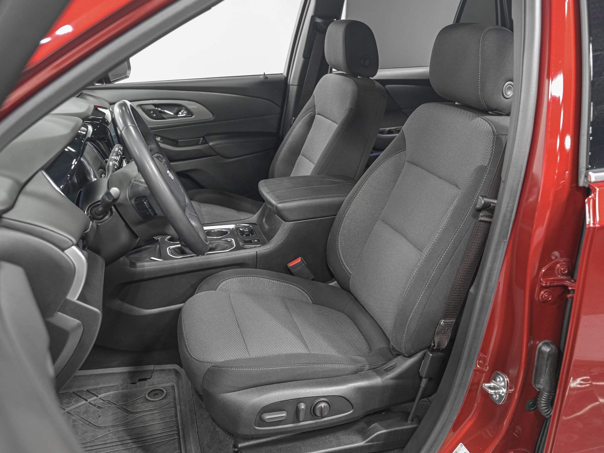 Used 2023 Chevrolet Traverse LT w/ LPO, Floor Liner Package image 16