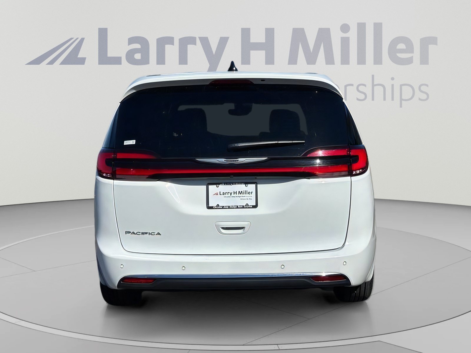 Used 2025 Chrysler Pacifica Select FWD image 5