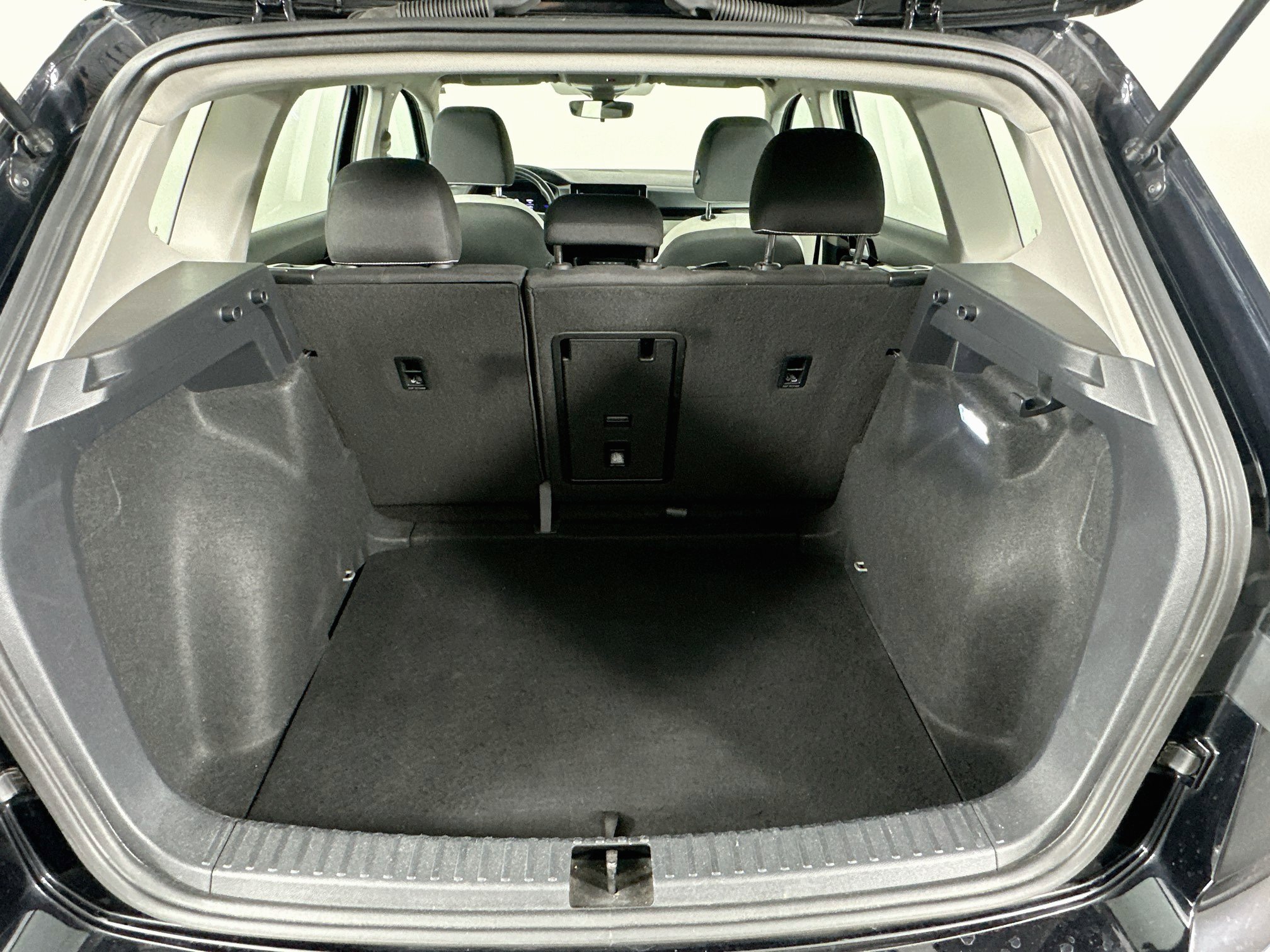 Used 2025 Volkswagen Taos S FWD image 27