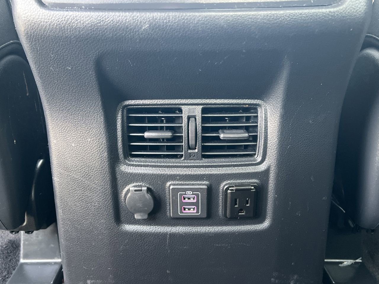 Used 2021 Nissan Titan SV w/ SV Convenience Package image 27