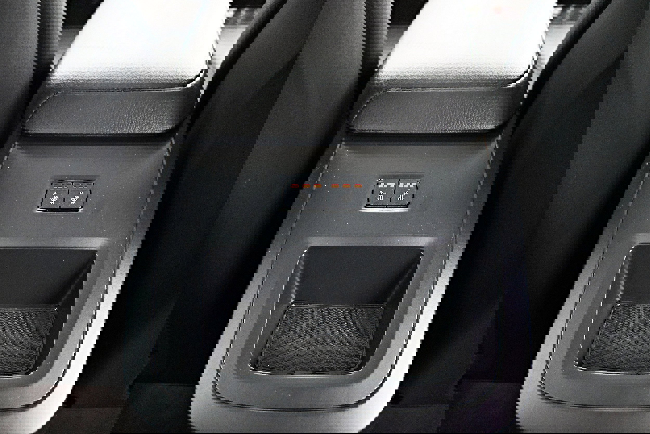 Used 2019 Volvo S60 T6 Momentum w/ Multimedia Package image 29