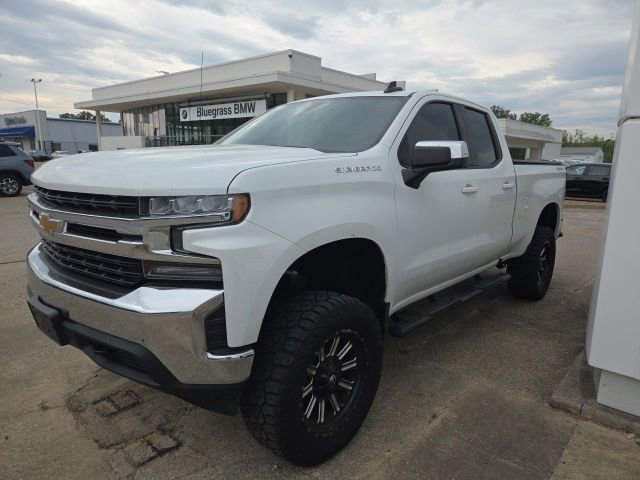Used 2020 Chevrolet Silverado 1500 LT w/ Trailering Package AWD/4WD image 2