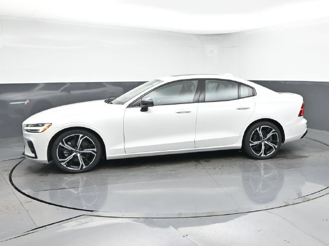 Used 2025 Volvo S60 B5 Plus FWD image 4