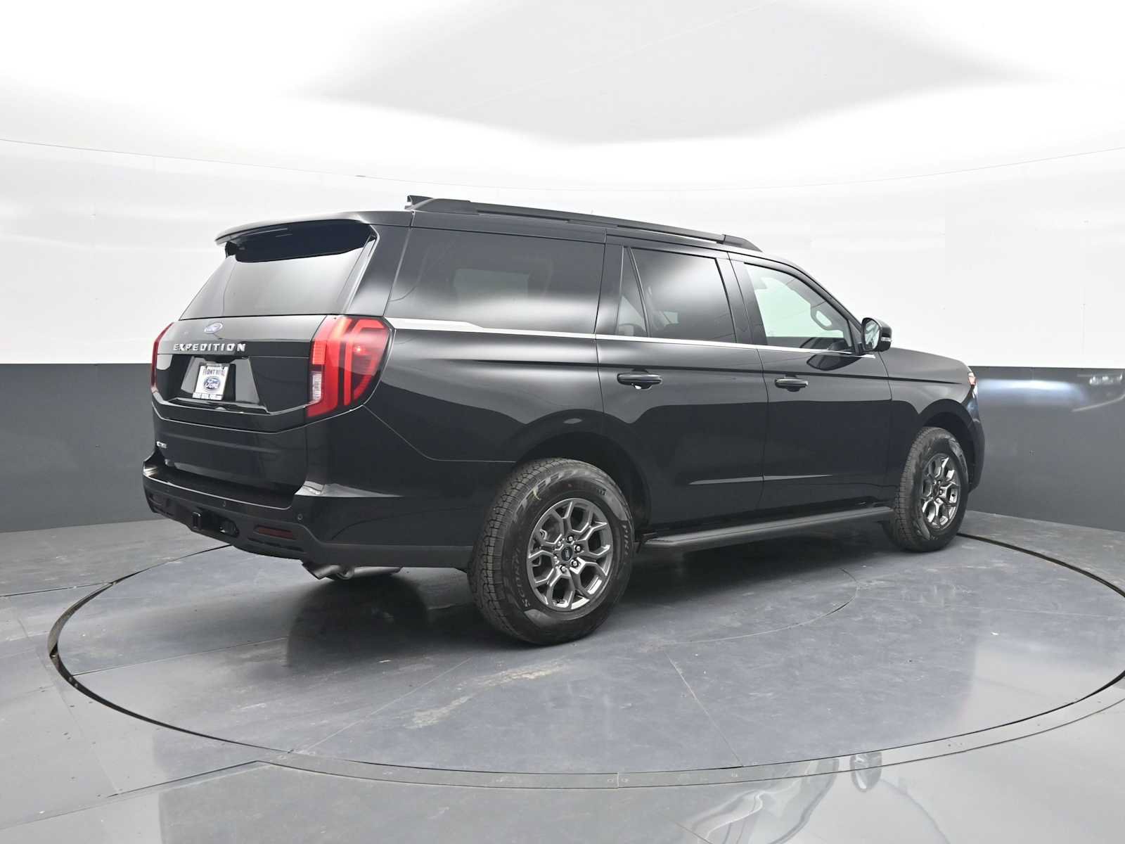 New 2026 Ford Expedition Active AWD/4WD image 8