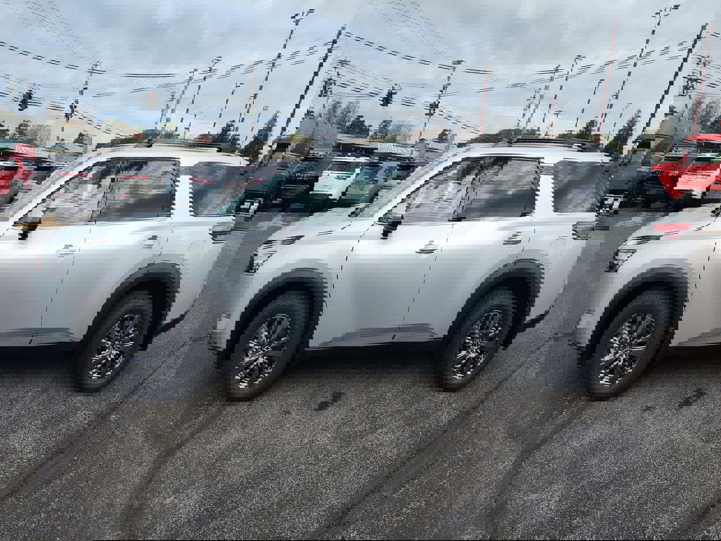 New 2025 Nissan Pathfinder SV w/ Black Appearance Package image 5