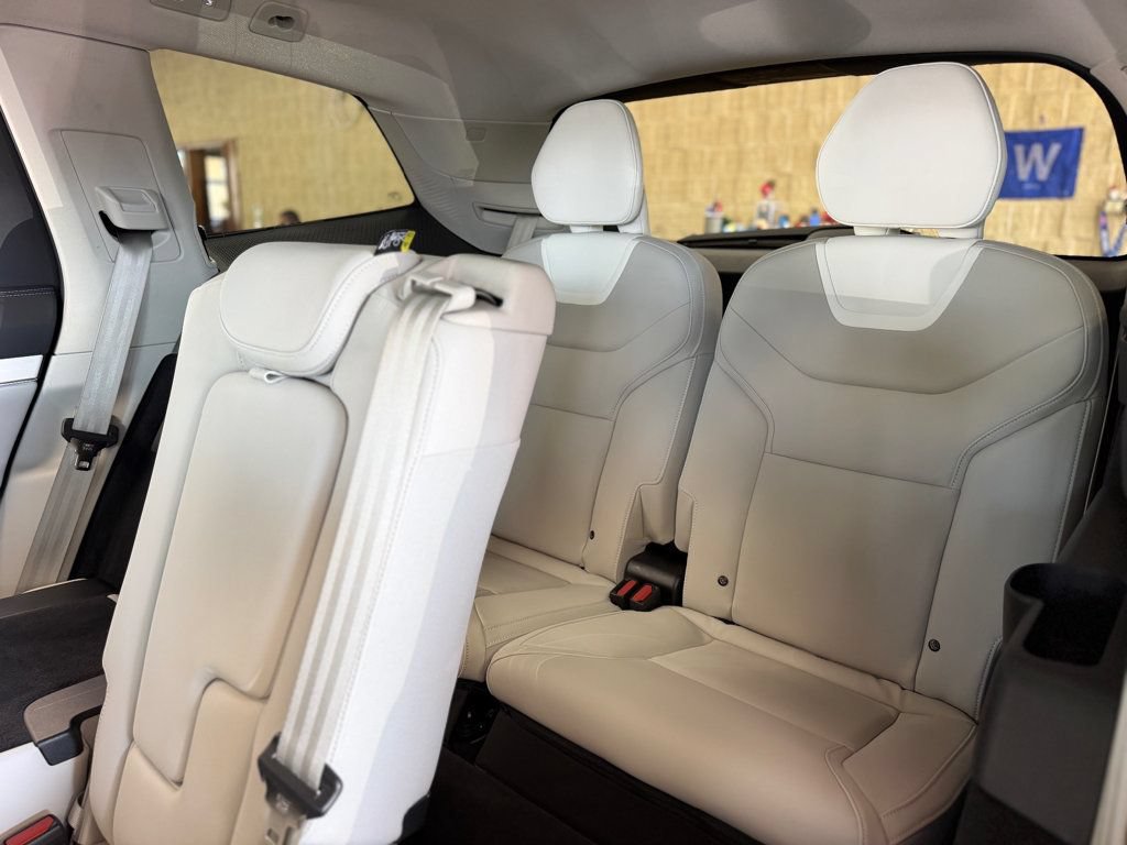 Used 2025 Volvo EX90 Plus AWD/4WD image 20