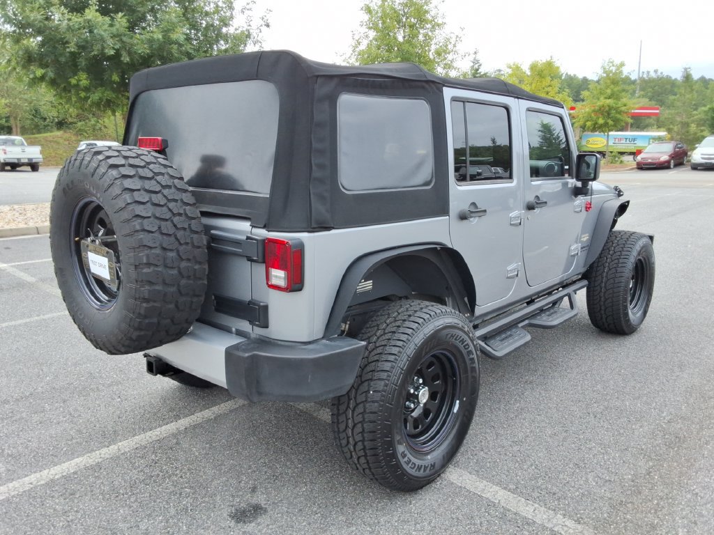 Used 2014 Jeep Wrangler Unlimited Sahara w/ Max Tow Package AWD/4WD image 5