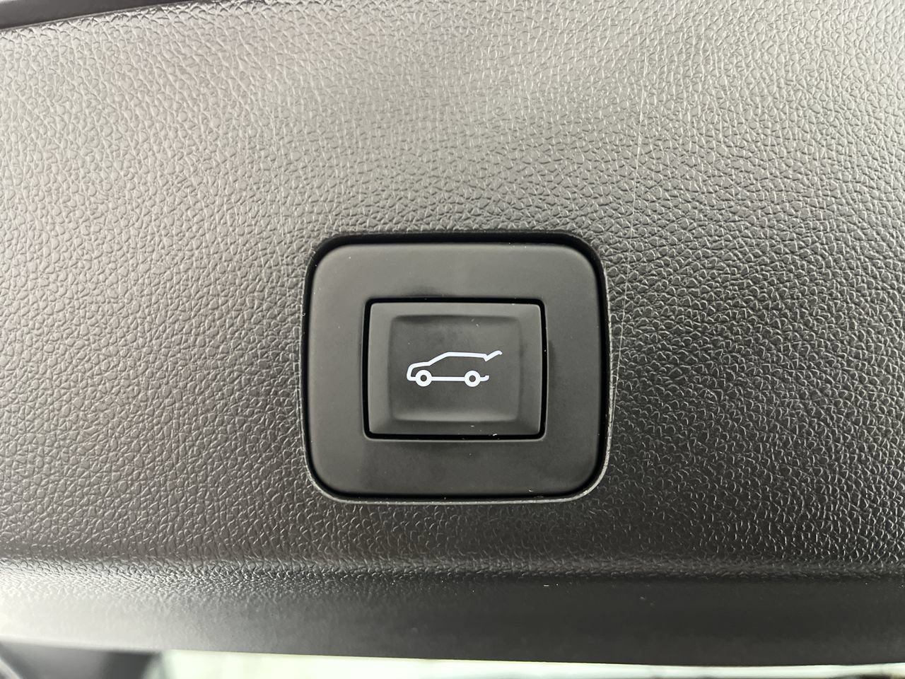 Used 2026 Buick Encore GX Avenir w/ Avenir Technology Package AWD/4WD image 31