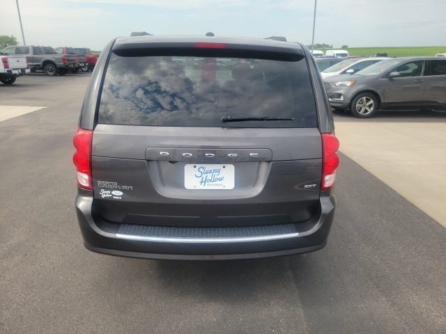 Used 2016 Dodge Grand Caravan SXT w/ UConnect Hands-Free Group FWD image 4