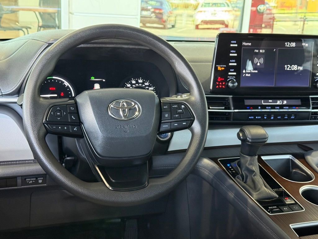 Used 2024 Toyota Sienna LE image 28