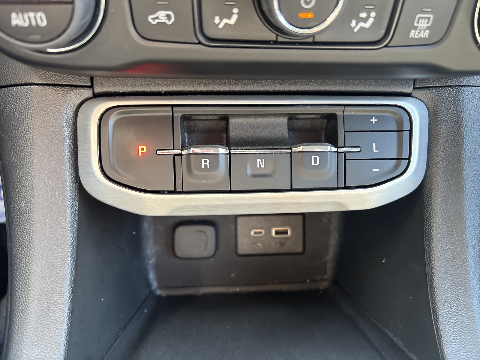 Used 2023 GMC Acadia SLE w/ Driver Convenience Package AWD/4WD image 16