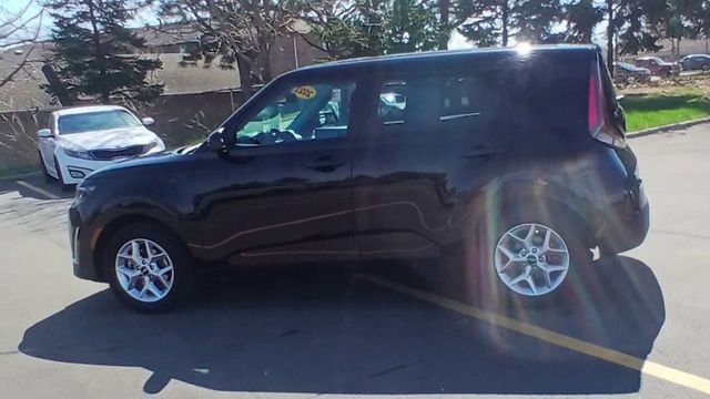 Certified 2023 Kia Soul LX w/ LX Technology Package FWD image 8