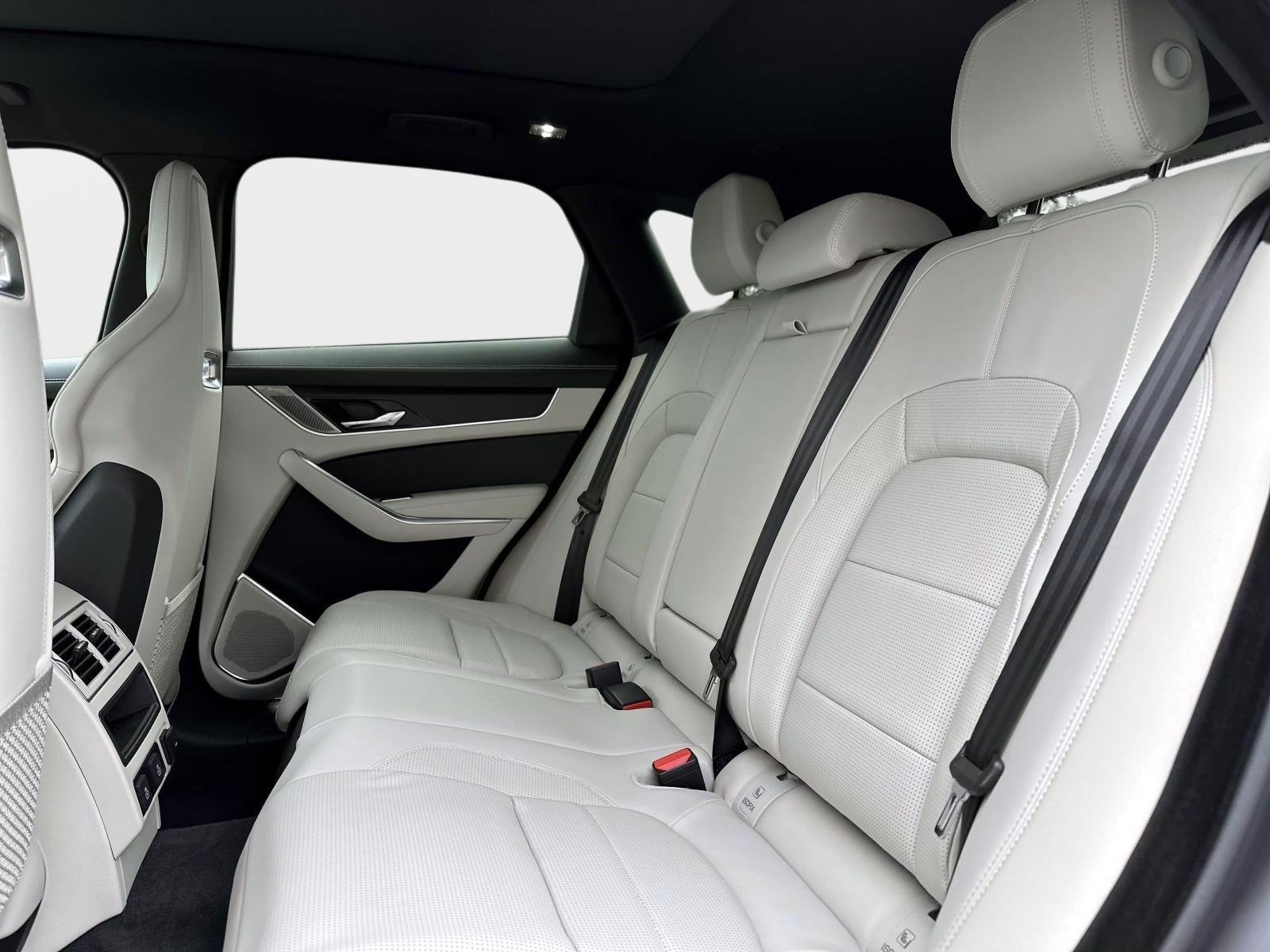 New 2026 Jaguar F-PACE R-Dynamic S AWD/4WD image 9