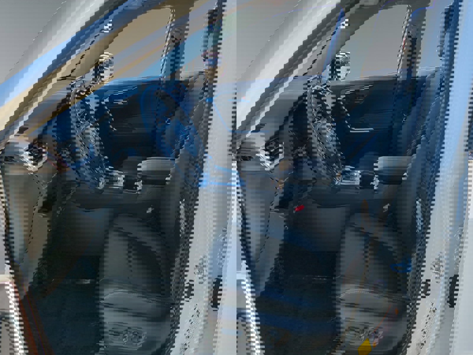 Used 2022 Toyota RAV4 XLE Premium image 9