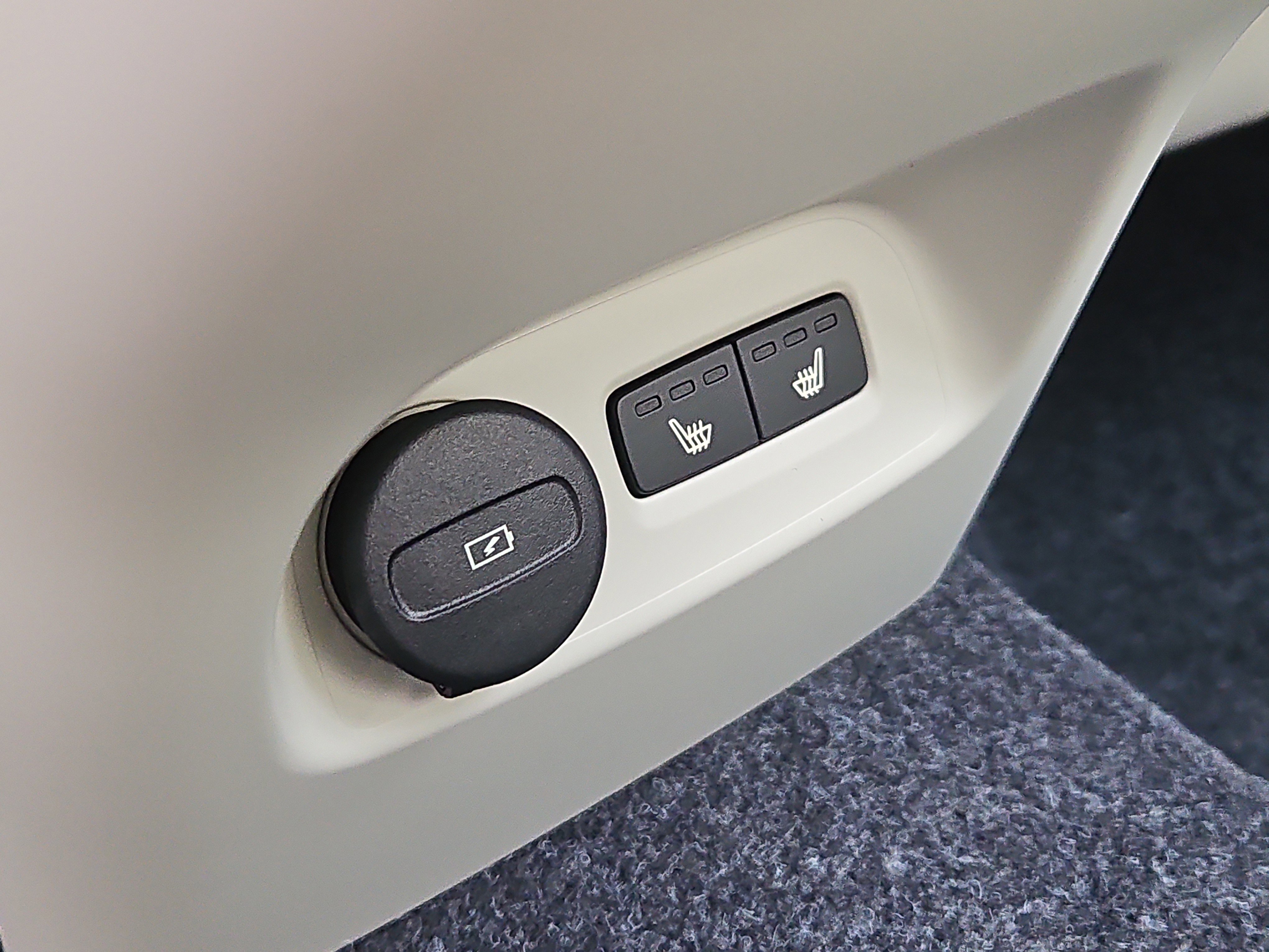 New 2026 Volvo XC40 B5 Plus w/ Protection Package Premier image 13