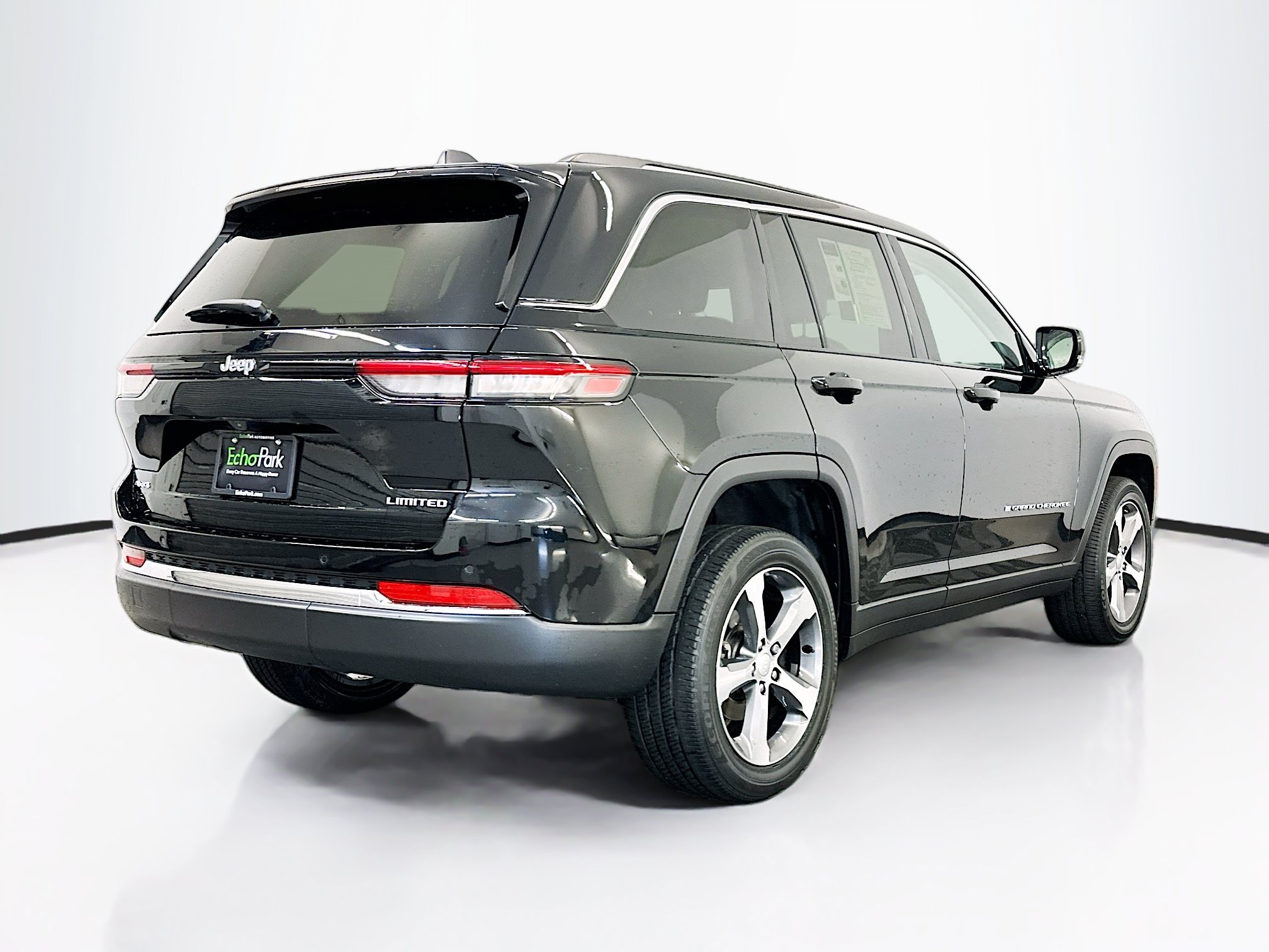 Used 2023 Jeep Grand Cherokee Limited AWD/4WD image 9