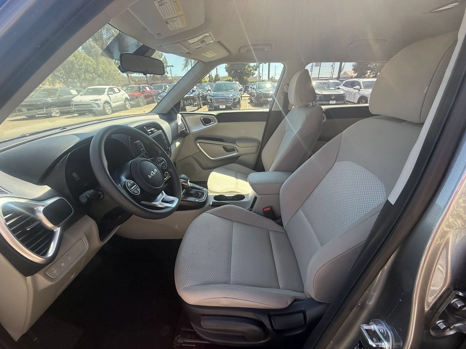 Used 2025 Kia Soul LX w/ LX Technology Package FWD image 22