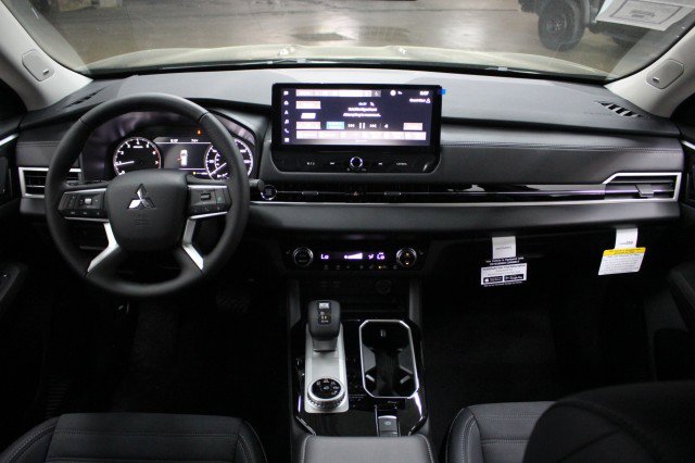 New 2026 Mitsubishi Outlander SE image 20