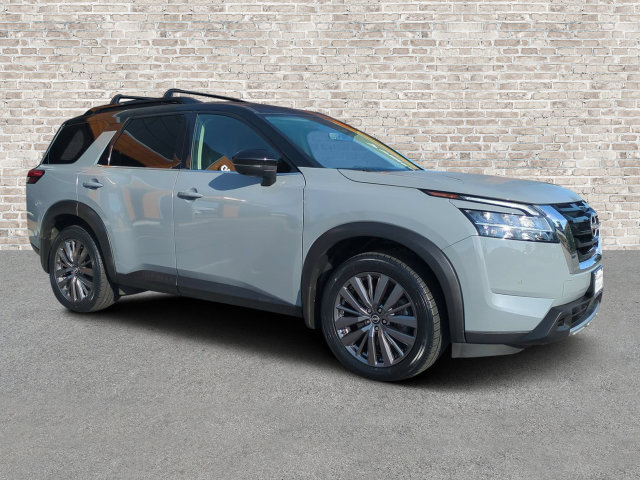 Used 2024 Nissan Pathfinder SL w/ SL Premium Package AWD/4WD image 1