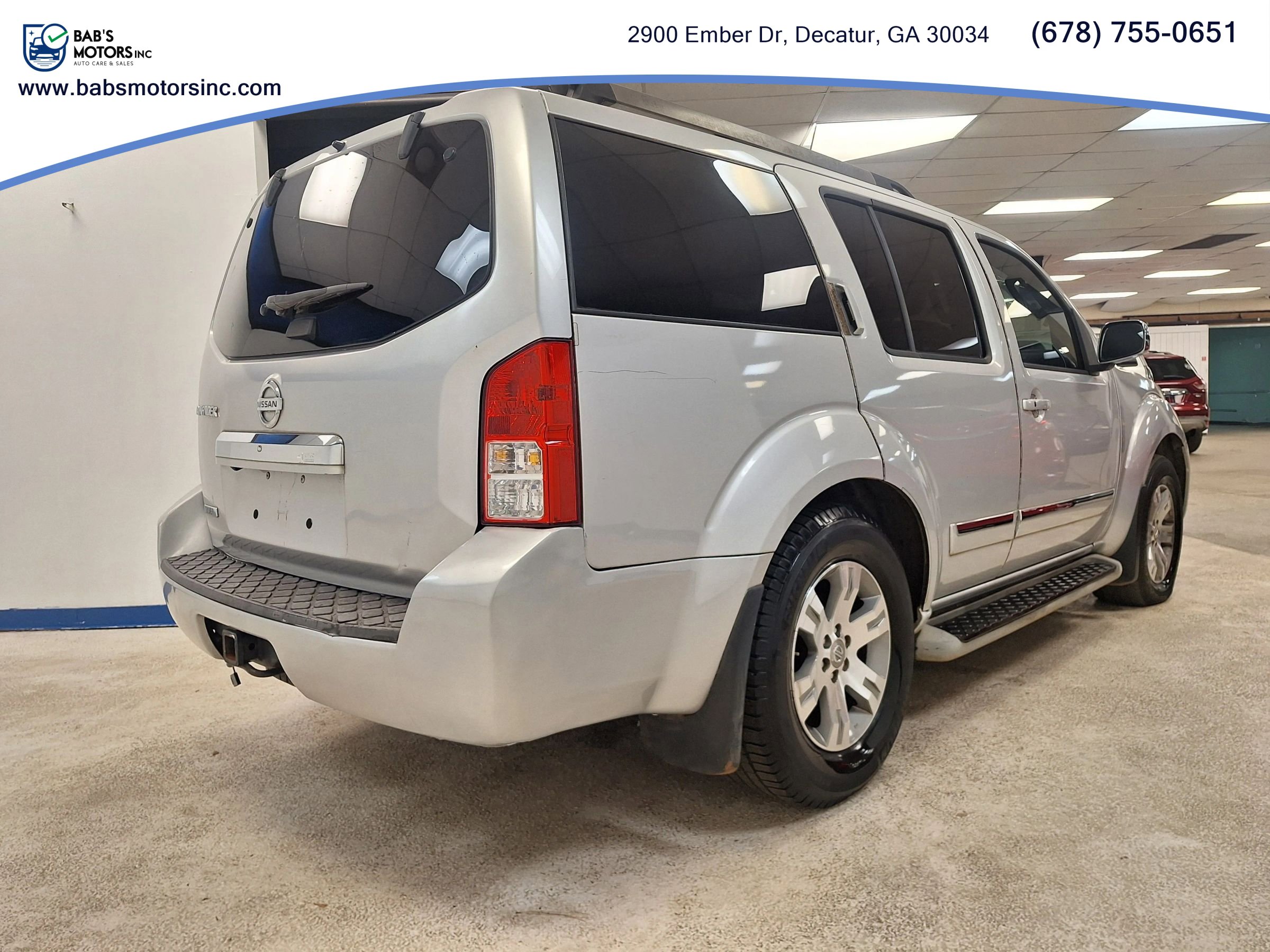 Used 2011 Nissan Pathfinder Silver RWD image 2