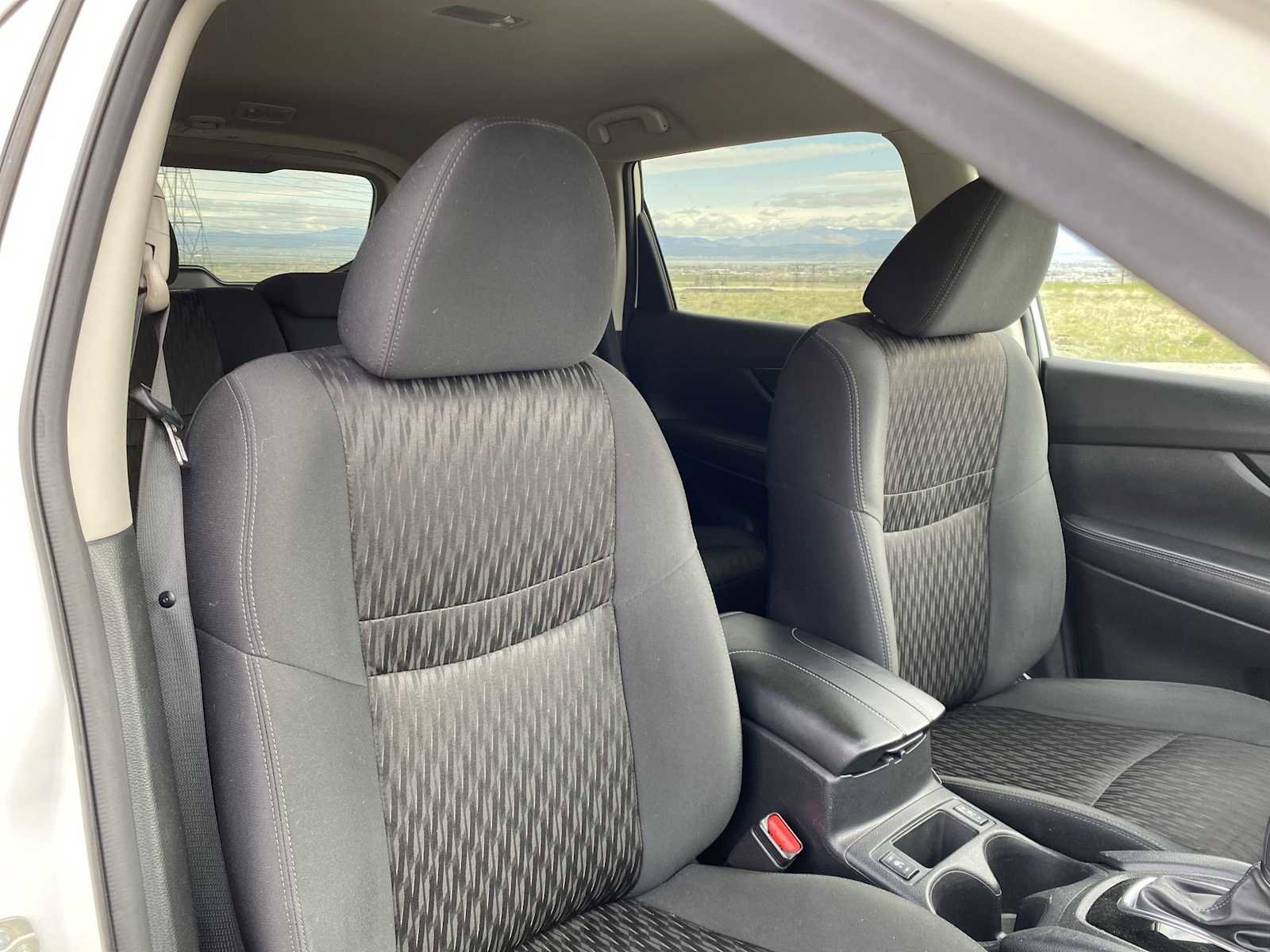 Used 2020 Nissan Rogue SV w/ Premium Package AWD/4WD image 17