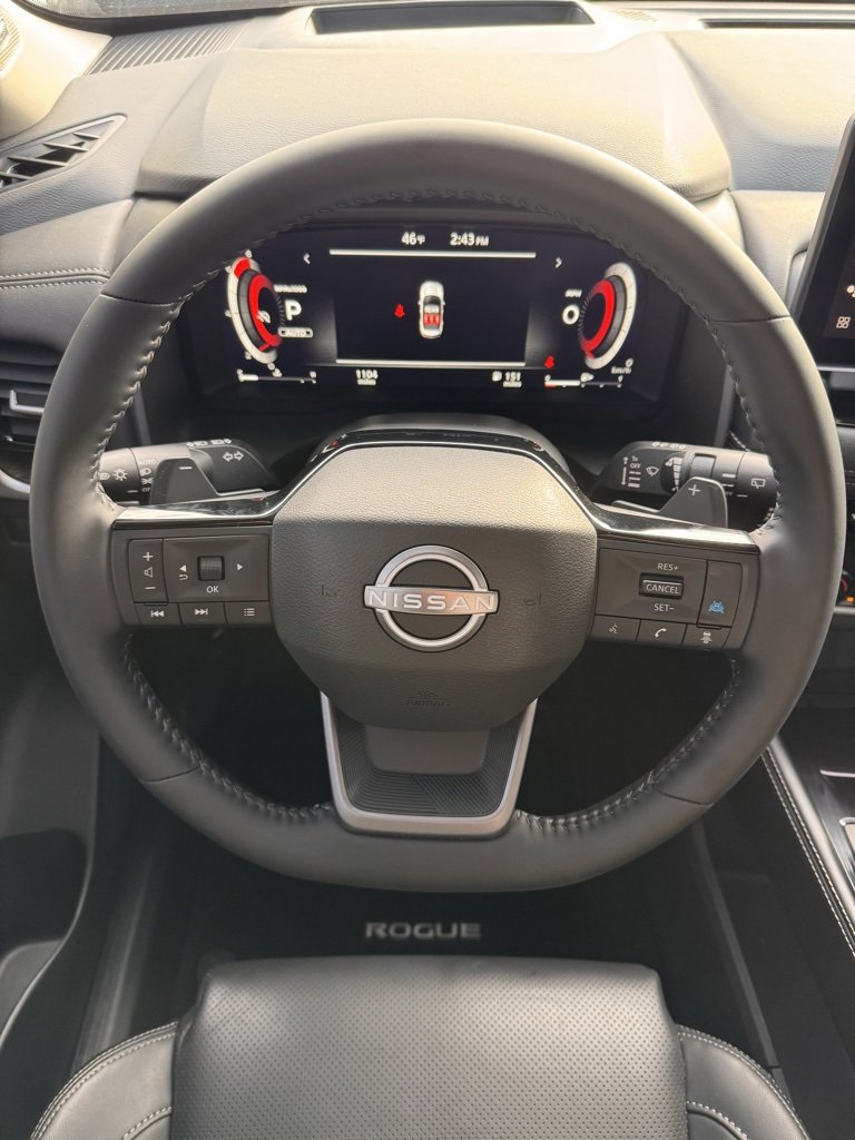 Used 2025 Nissan Rogue Platinum w/ Platinum Premium Package image 32