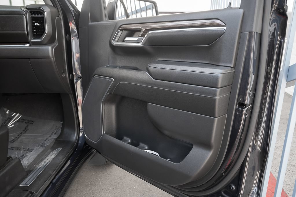 Used 2023 Chevrolet Silverado 1500 LT RWD image 40