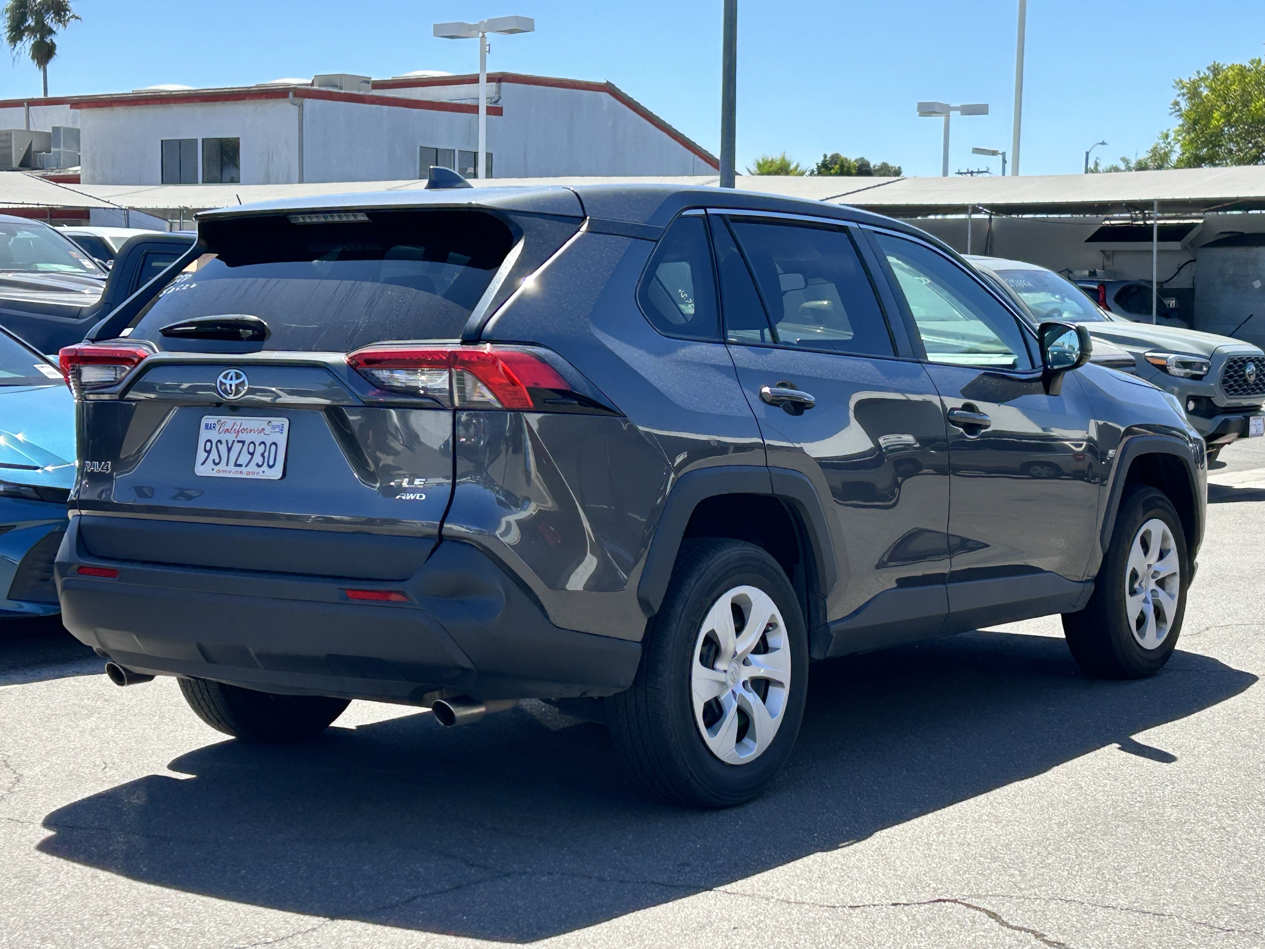 Used 2025 Toyota RAV4 LE AWD/4WD image 3