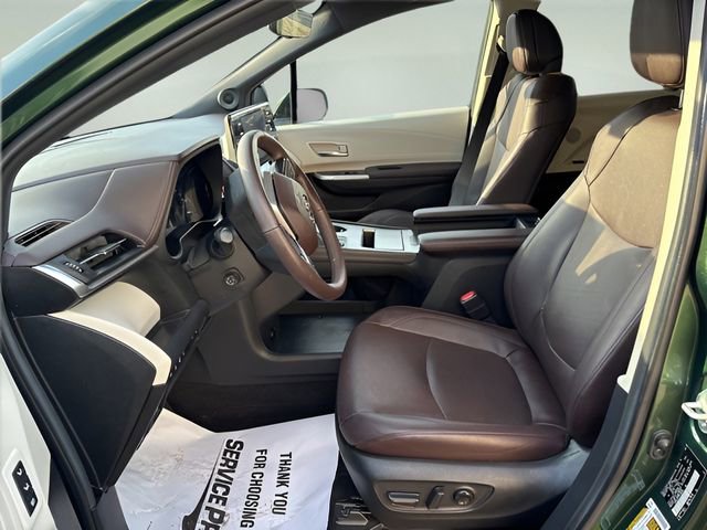 Used 2023 Toyota Sienna Platinum image 8